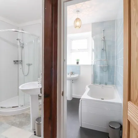 7 Lonsdale Terrace *