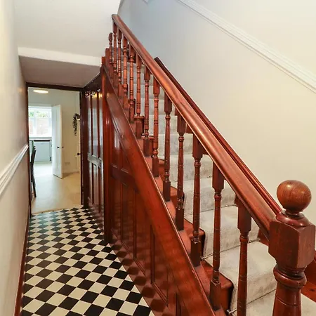 7 Lonsdale Terrace * 彭里斯